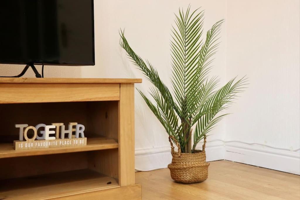 Lovely Staycation With Family Free Parking & Wifi Leeds  Eksteriør bilde