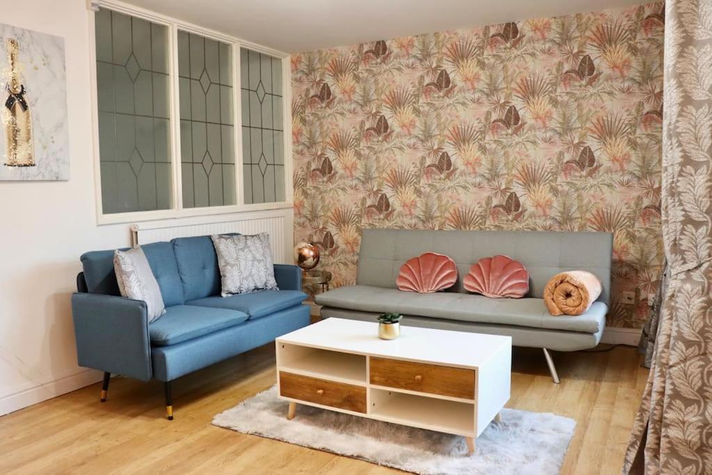 Lovely Staycation With Family Free Parking & Wifi Leeds  Eksteriør bilde