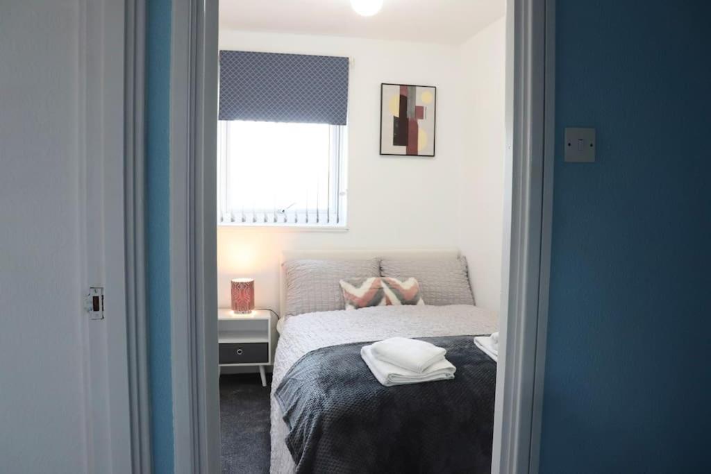 Lovely Staycation With Family Free Parking & Wifi Leeds  Eksteriør bilde
