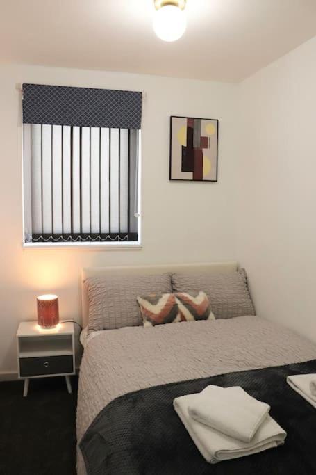 Lovely Staycation With Family Free Parking & Wifi Leeds  Eksteriør bilde