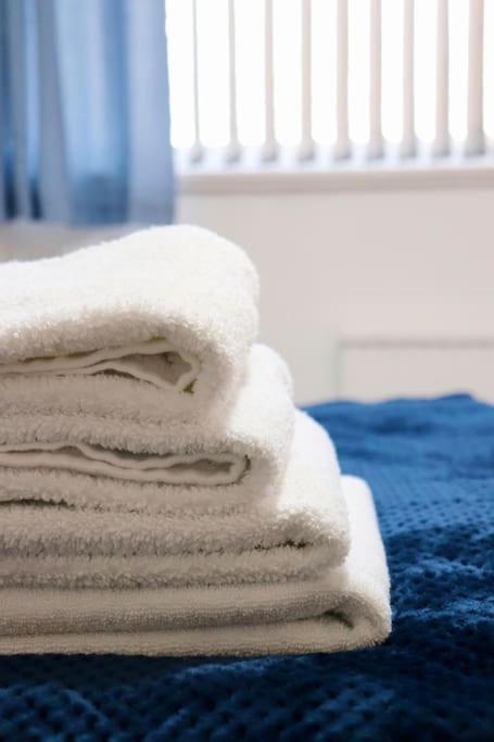 Lovely Staycation With Family Free Parking & Wifi Leeds  Eksteriør bilde