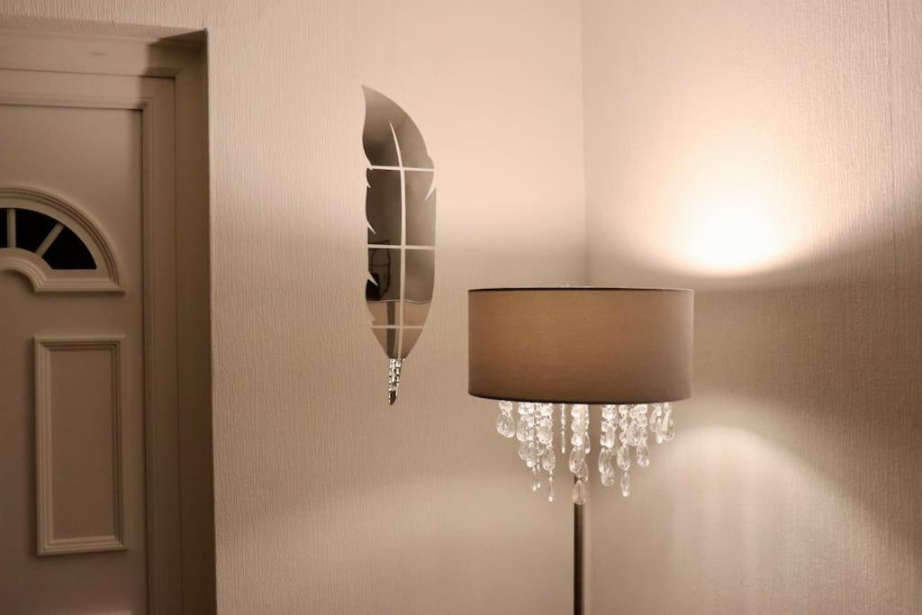 Lovely Staycation With Family Free Parking & Wifi Leeds  Eksteriør bilde