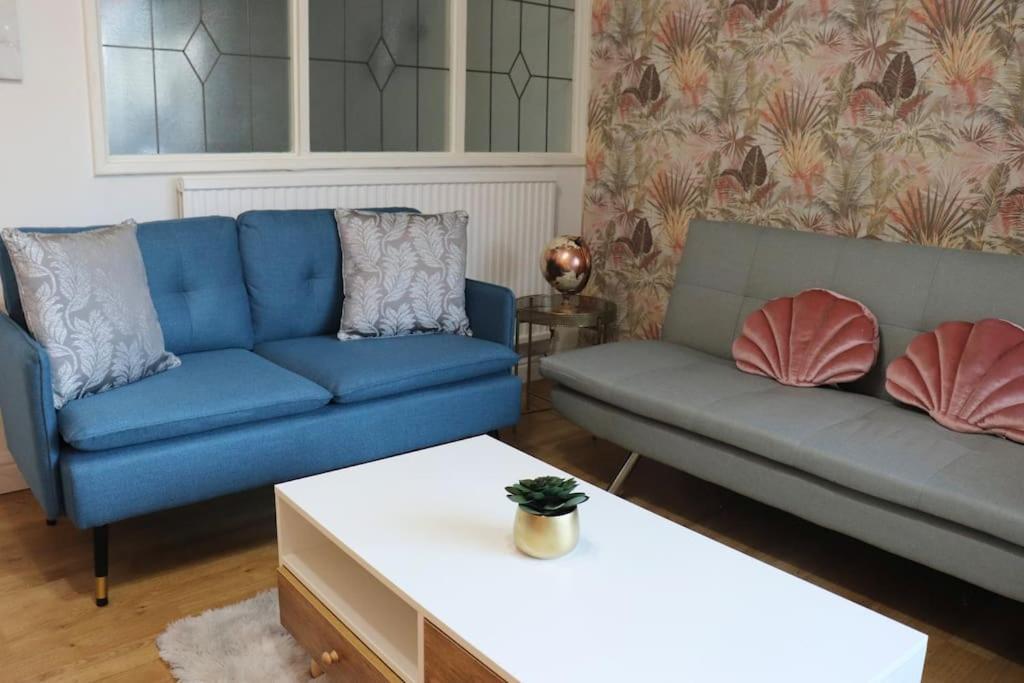 Lovely Staycation With Family Free Parking & Wifi Leeds  Eksteriør bilde